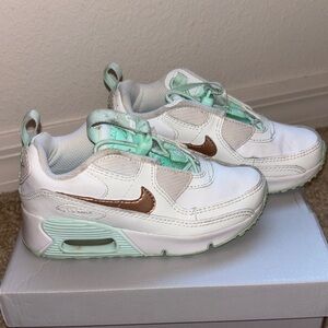Nike Kids White and Mint Sneakers with Brown Details